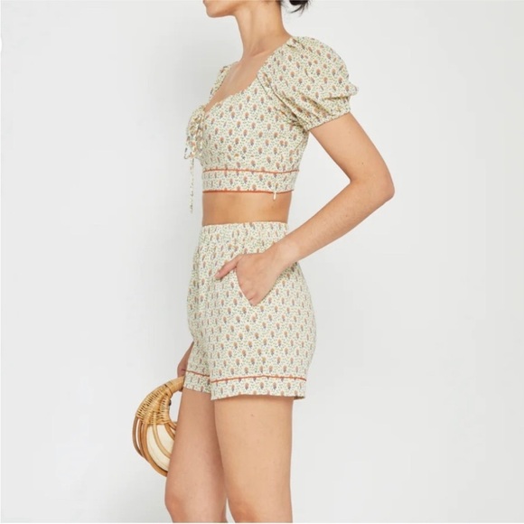 Kourt two- piece Crop Top Blouse Short Set -Size Medium floral - Picture 3 of 13
